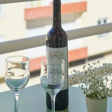 Spacious Near & Train, By Timecooler سيتوبال