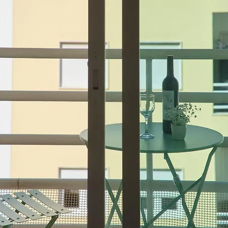 Spacious Near & Train, By Timecooler *