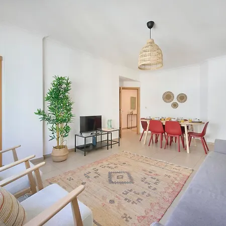 Spacious Near & Train, By Timecooler