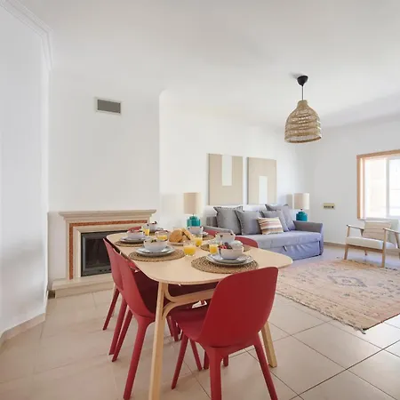 Spacious Near & Train, By Timecooler شقة