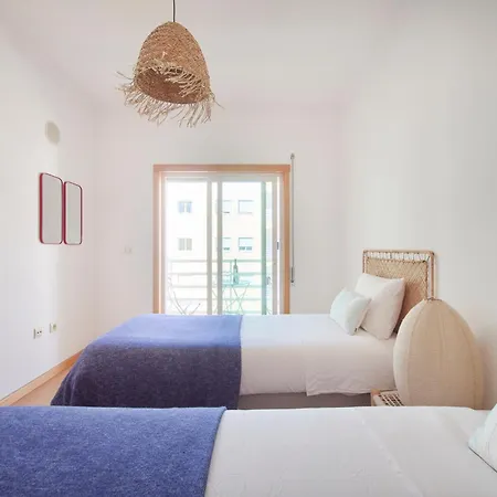 Daire Spacious Near & Train, By Timecooler Setúbal