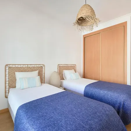 Lägenhet Spacious Near & Train, By Timecooler Setúbal