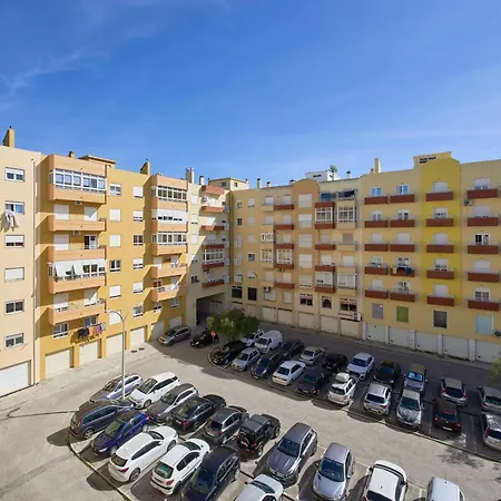 Lägenhet Spacious Near & Train, By Timecooler Setúbal