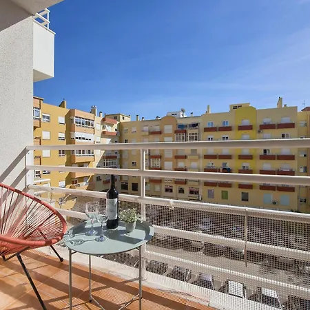 Daire Spacious Near & Train, By Timecooler Setúbal