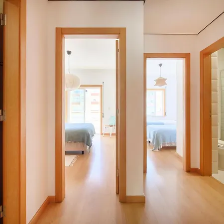 Spacious Near & Train, By Timecooler * Setúbal