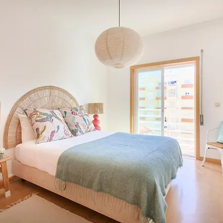 Lägenhet Spacious Near & Train, By Timecooler