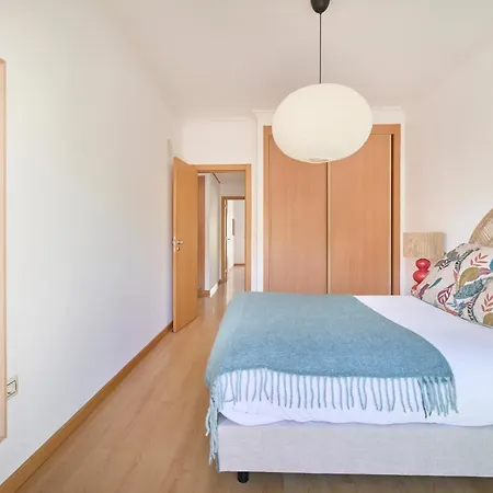 Spacious Near & Train, By Timecooler * Setúbal