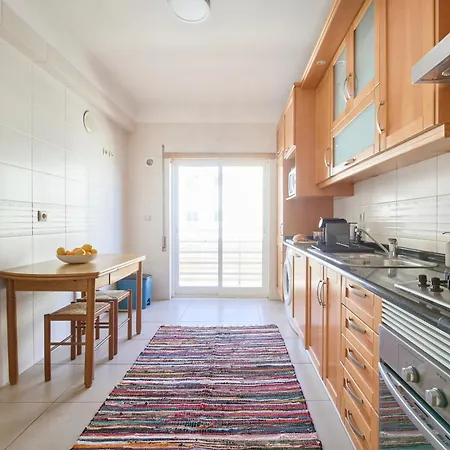 Daire Spacious Near & Train, By Timecooler Setúbal