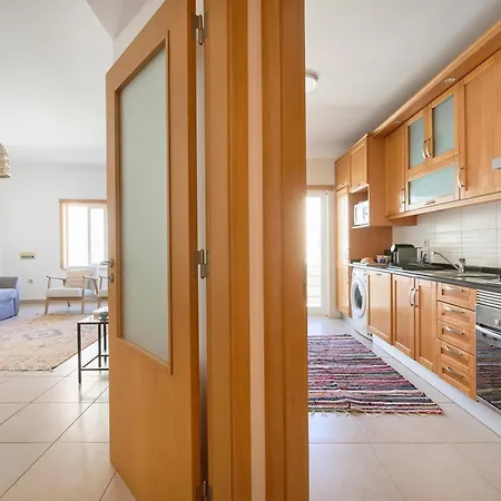 Spacious Near & Train, By Timecooler Daire *