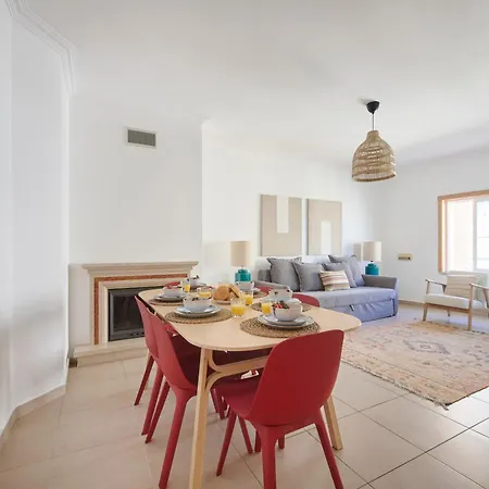 Spacious Near & Train, By Timecooler Daire Setúbal