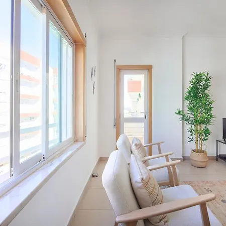 Lägenhet Spacious Near & Train, By Timecooler Setúbal