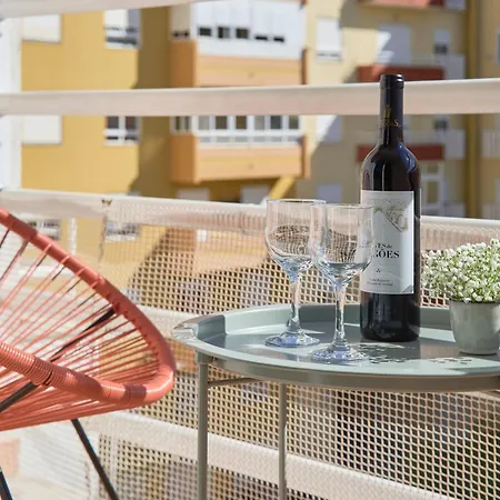 Spacious Near & Train, By Timecooler Daire Setúbal