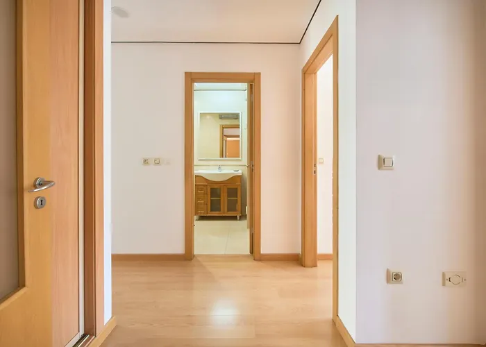 Daire Spacious Near & Train, By Timecooler Setúbal