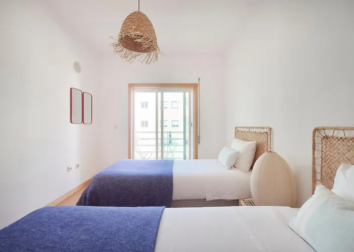 Daire Spacious Near & Train, By Timecooler Setúbal