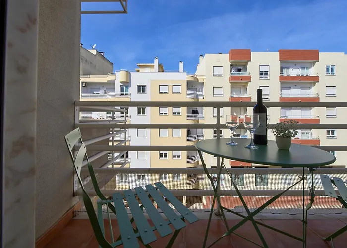 Spacious Near & Train, By Timecooler Διαμέρισμα