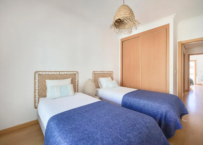 Daire Spacious Near & Train, By Timecooler Setúbal