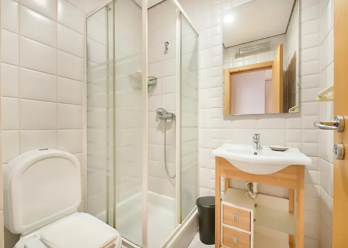 Spacious Near & Train, By Timecooler * Σετούμπαλ