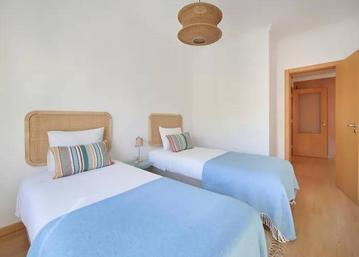 Spacious Near & Train, By Timecooler Διαμέρισμα