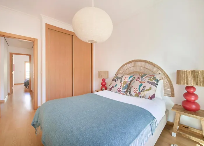 Spacious Near & Train, By Timecooler *