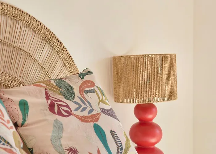 Διαμέρισμα Spacious Near & Train, By Timecooler