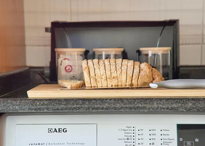 Spacious Near & Train, By Timecooler Διαμέρισμα