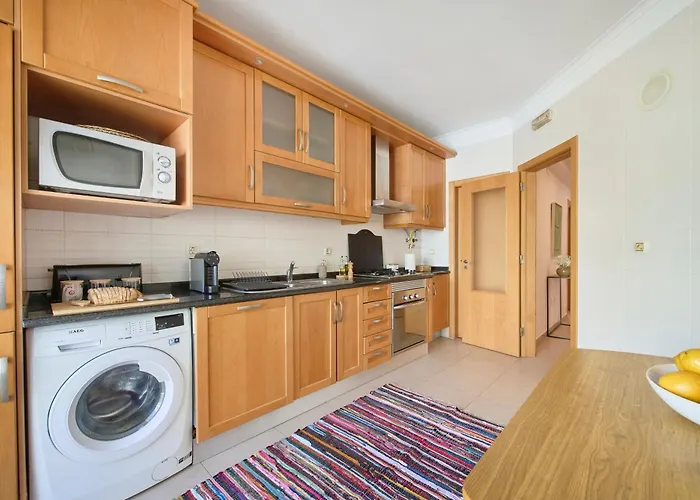 Spacious Near & Train, By Timecooler *